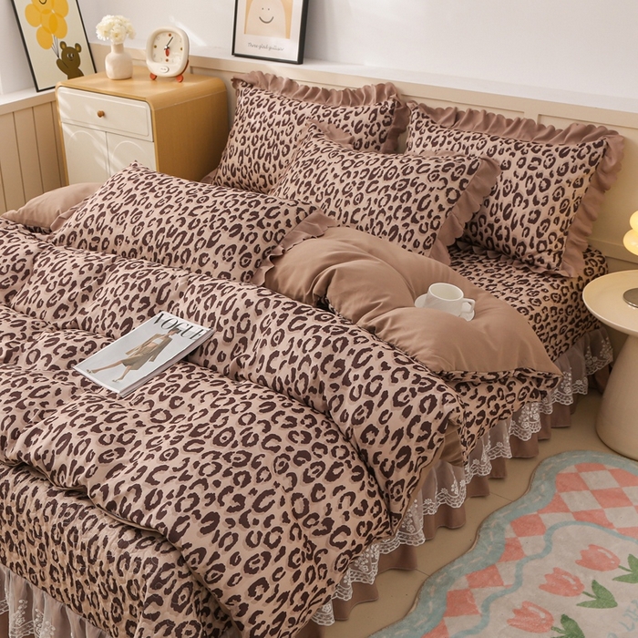 91家纺网 家纺一手货源 找家纺 铠畅  2025新款法式花边云朵棉床盖款夏被四件套 豹纹