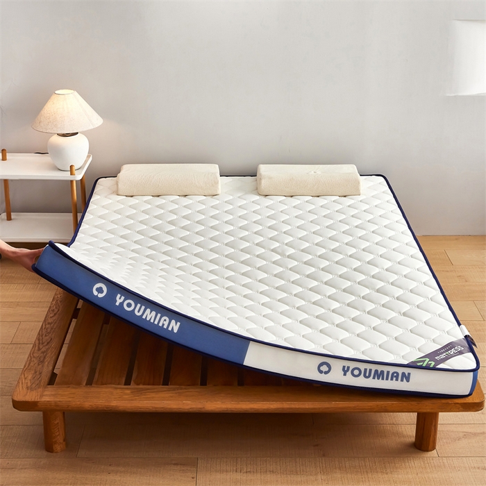 91家纺网 家纺一手货源 找家纺 优承佳生活馆（床垫） 2025新款字母牛奶丝双边乳胶床垫 蓝白字母-菱形