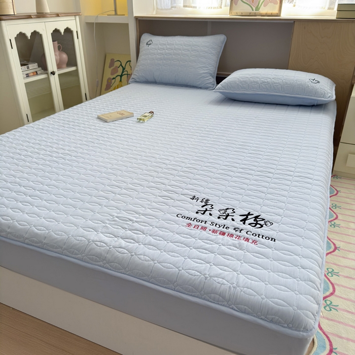 91家纺网 家纺一手货源 找家纺 云雀 2025新款A类加棉刺绣棉花床笠+盖毯 棉花床笠-浅蓝