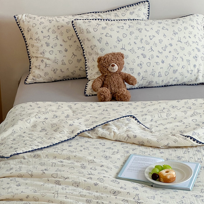 91家纺网 家纺一手货源 找家纺 三朵家纺 2025春夏新款全棉纯棉双层绉绉纱三角针夏被夏凉被空调被 玩偶熊