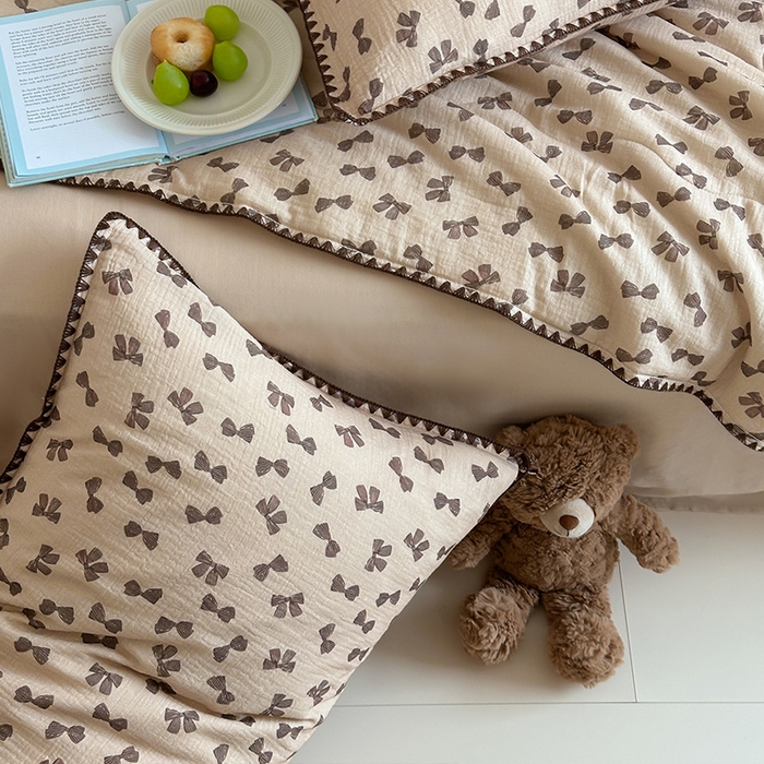 91家纺网 家纺一手货源 找家纺 三朵家纺 2025春夏新款全棉纯棉双层绉绉纱三角针夏被夏凉被空调被 可爱蝴蝶结