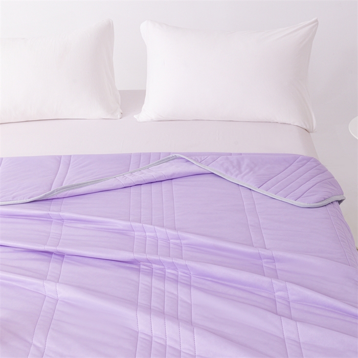 91家纺网 家纺一手货源 找家纺 梵心家纺2025新款简约冰激凌凉感丝夏被夏凉被空调被 紫色