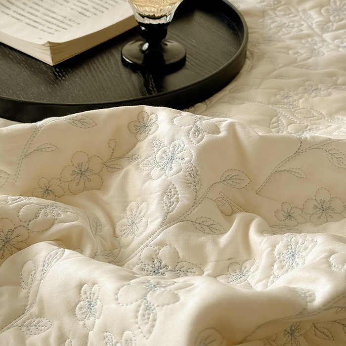 91家纺网 家纺一手货源 找家纺 佳汐蓝家纺2025春夏新品60天丝夹棉床盖多用 素客-新月黄