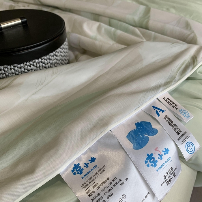 91家纺网 家纺一手货源 找家纺 奈萝家纺 2025新款A类凉感丝小凉皮夏被可机洗夏被新品空调被 羽毛绿