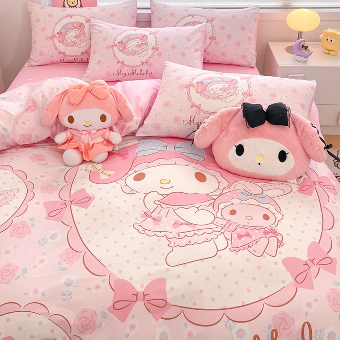 91家纺网 家纺一手货源 找家纺 暮思家居 2025新款正版授权三丽鸥大阪全棉数码印花纯棉四件套系列-第三批(专版花型) 大版-花园美乐蒂