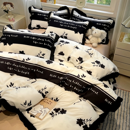 91家纺网 家纺一手货源 找家纺 花伞家居 2025新款赫本黑色大花边水洗棉印花四件套（提供买家秀） 赫本-星星叶