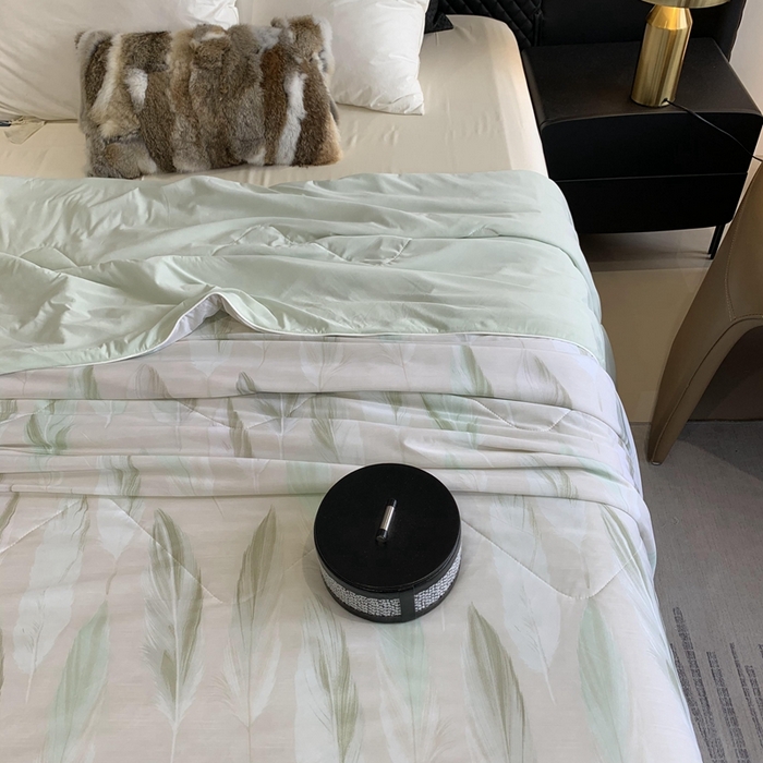 91家纺网 家纺一手货源 找家纺 奈萝家纺 2025新款A类凉感丝小凉皮夏被可机洗夏被新品空调被 羽毛绿