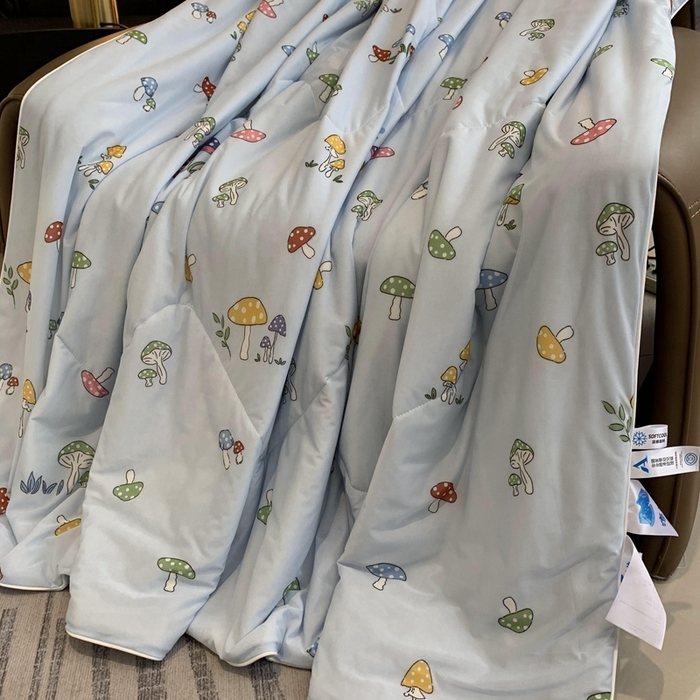 91家纺网 家纺一手货源 找家纺 奈萝家纺 2025新款A类凉感丝小凉皮夏被可机洗夏被新品空调被 小蘑菇