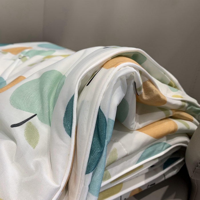 91家纺网 家纺一手货源 找家纺 奈萝家纺 2025新款A类凉感丝小凉皮夏被可机洗夏被新品空调被 小苹果绿