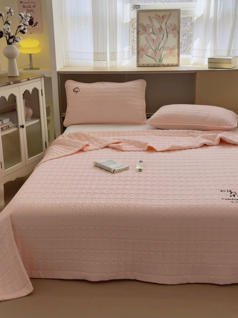 91家纺网 家纺一手货源 找家纺 云雀 2025新款A类加棉刺绣棉花床笠+盖毯 棉花盖毯-玉粉