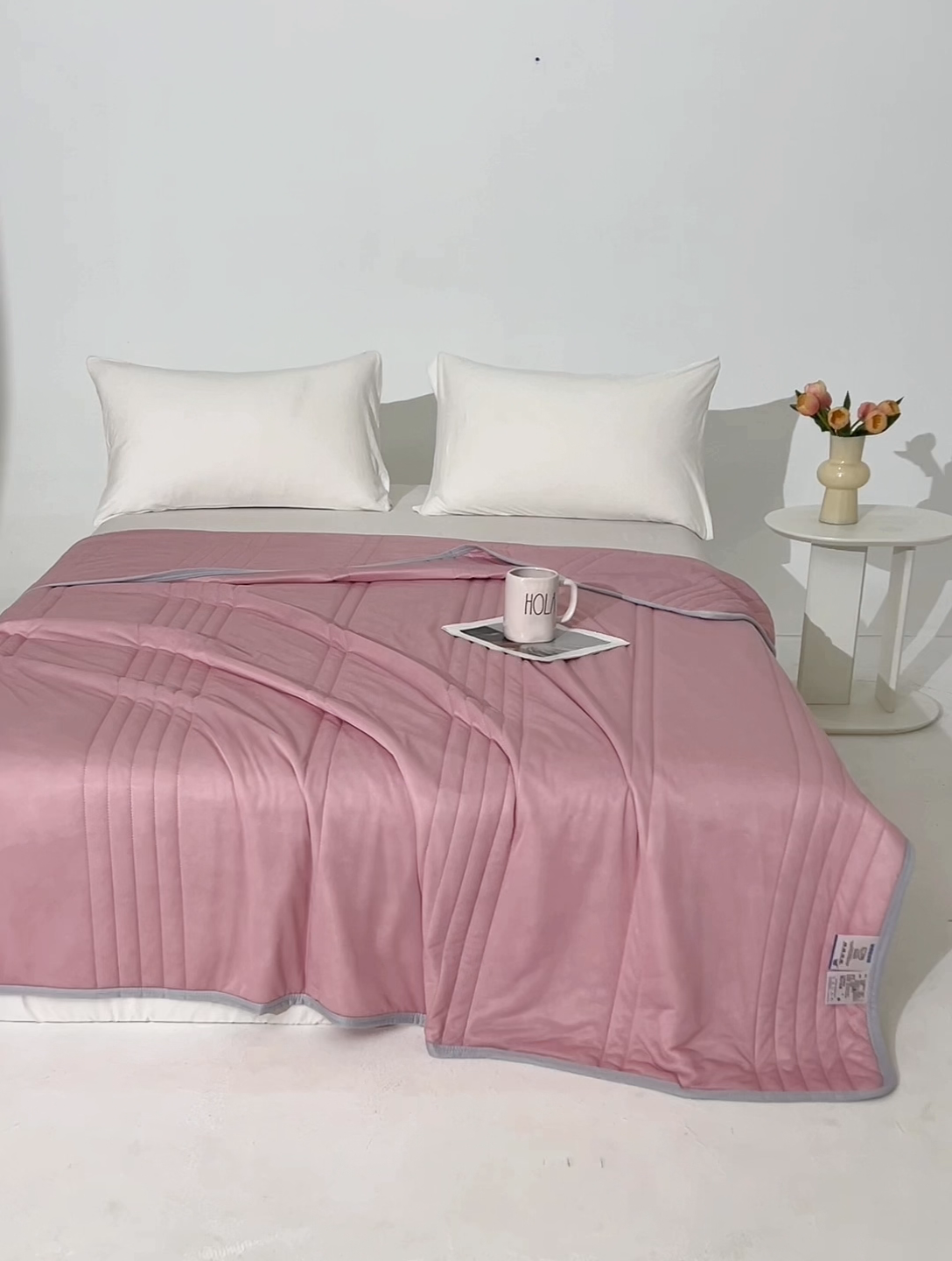 91家纺网 家纺一手货源 找家纺 席万佳2025新款简约冰激凌凉感丝夏被夏凉被空调被 粉色