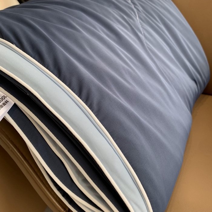 91家纺网 家纺一手货源 找家纺 奈萝家纺 2025新款A类凉感丝小凉皮夏被可机洗夏被新品空调被 亚朵蓝