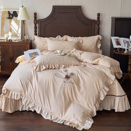 乐朵家居 2025新款 花璟枝 天丝缎 夹棉床盖四件套 奶茶杏