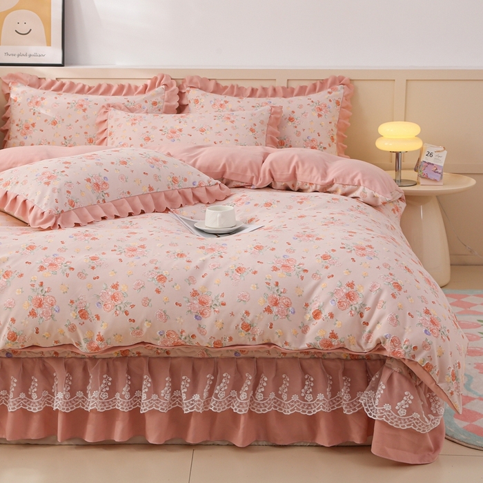 91家纺网 家纺一手货源 找家纺 铠畅  2025新款法式花边云朵棉床盖款夏被四件套 繁花