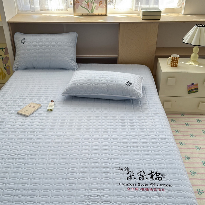 91家纺网 家纺一手货源 找家纺 云雀 2025新款A类加棉刺绣棉花床笠+盖毯 棉花床笠-浅蓝