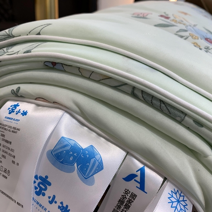 91家纺网 家纺一手货源 找家纺 奈萝家纺 2025新款A类凉感丝小凉皮夏被可机洗夏被新品空调被 夏花绿