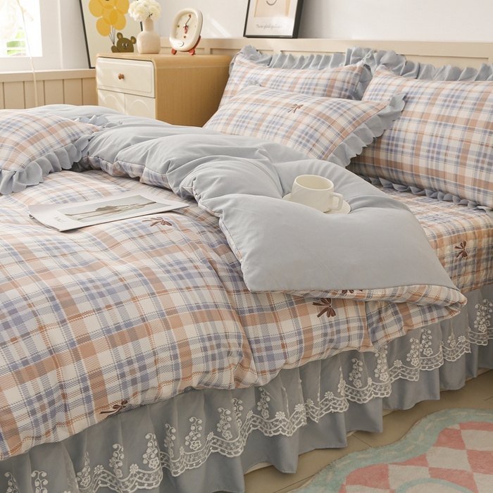 91家纺网 家纺一手货源 找家纺 铠畅  2025新款法式花边云朵棉床盖款夏被四件套 格兰情调