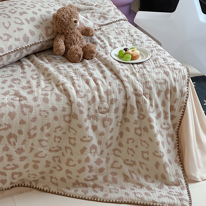 91家纺网 家纺一手货源 找家纺 三朵家纺 2025春夏新款全棉纯棉双层绉绉纱三角针夏被夏凉被空调被 时尚生活