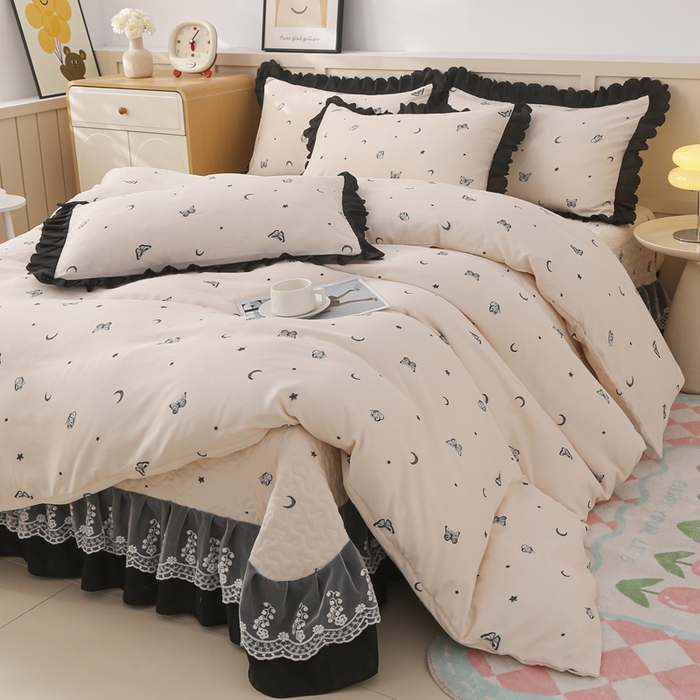 91家纺网 家纺一手货源 找家纺 铠畅  2025新款法式花边云朵棉床盖款夏被四件套 蝶梦