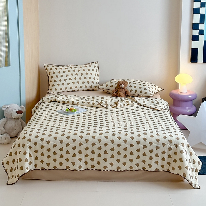 91家纺网 家纺一手货源 找家纺 三朵家纺 2025春夏新款全棉纯棉双层绉绉纱三角针夏被夏凉被空调被 幸运熊仔