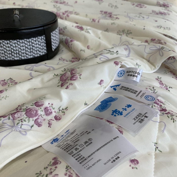 91家纺网 家纺一手货源 找家纺 奈萝家纺 2025新款A类凉感丝小凉皮夏被可机洗夏被新品空调被 樱花紫