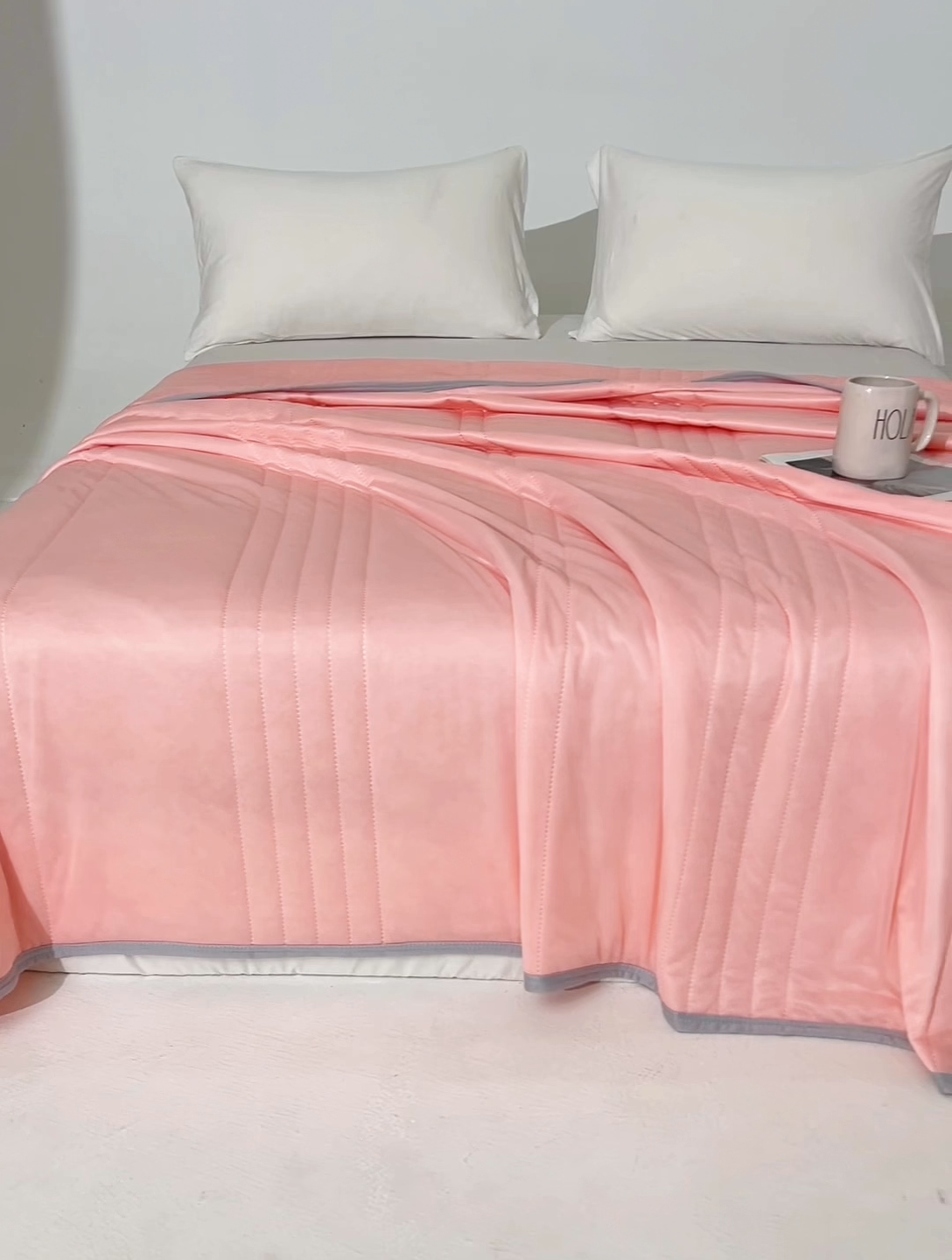 91家纺网 家纺一手货源 找家纺 梵心家纺2025新款简约冰激凌凉感丝夏被夏凉被空调被 玉色