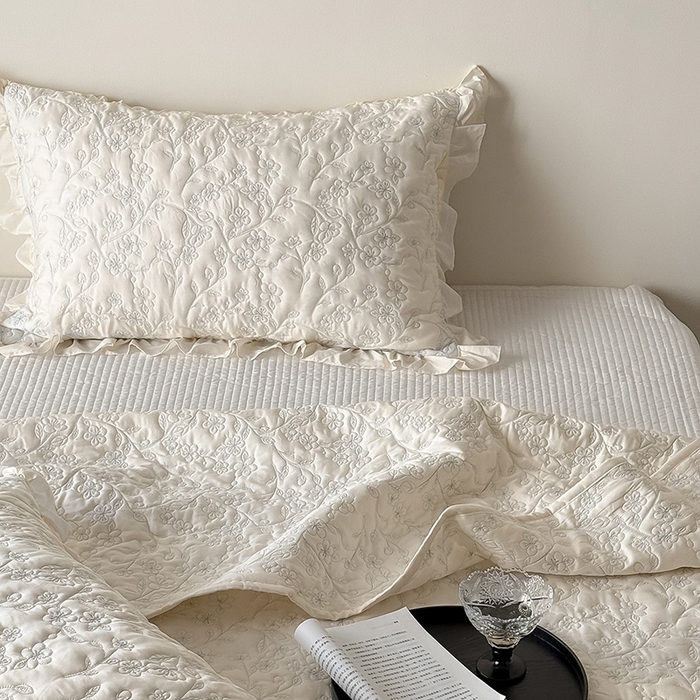 91家纺网 家纺一手货源 找家纺 佳汐蓝家纺2025春夏新品60天丝夹棉床盖多用 素客-奶油白