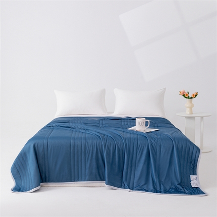 91家纺网 家纺一手货源 找家纺 梵心家纺2025新款简约冰激凌凉感丝夏被夏凉被空调被 深蓝