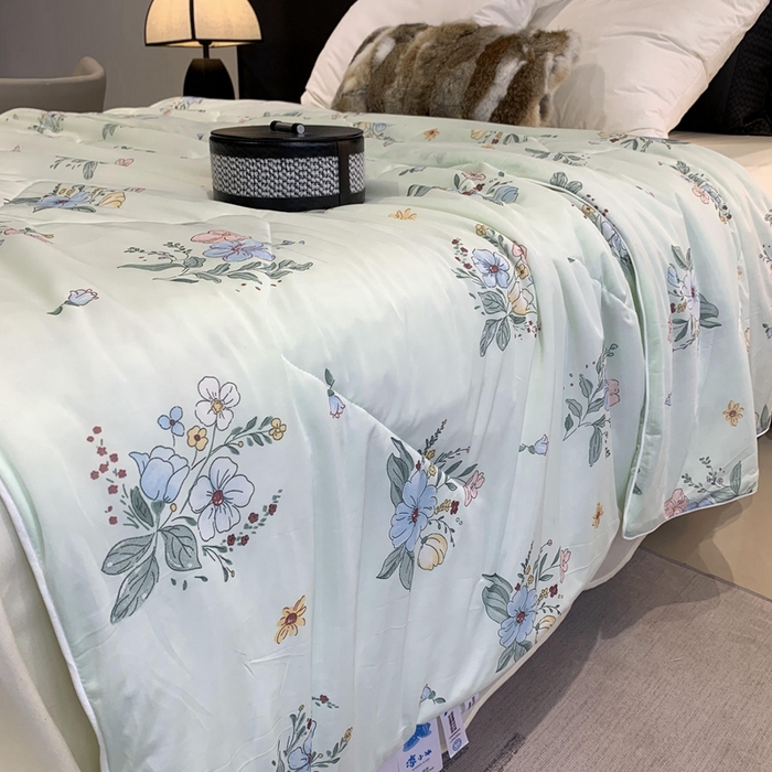 91家纺网 家纺一手货源 找家纺 奈萝家纺 2025新款A类凉感丝小凉皮夏被可机洗夏被新品空调被 夏花绿