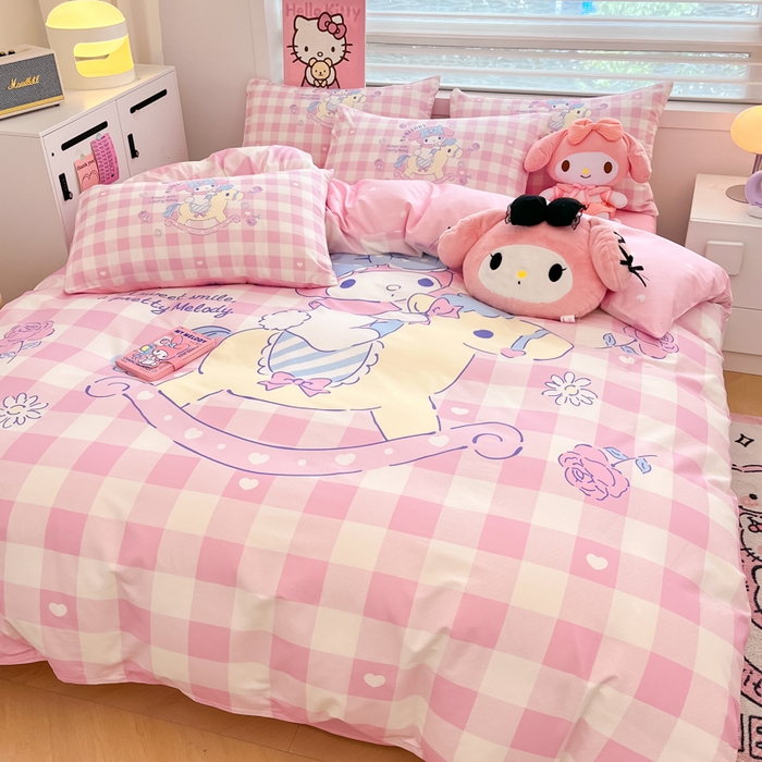 91家纺网 家纺一手货源 找家纺 暮思家居 2025新款正版授权三丽鸥大阪全棉数码印花纯棉四件套系列-第三批(专版花型) 大版-格子美乐蒂