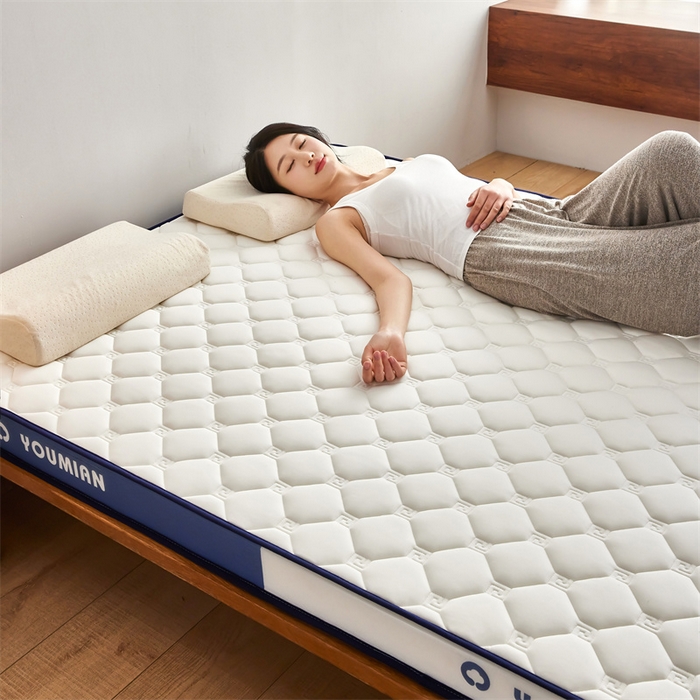 91家纺网 家纺一手货源 找家纺 优承佳生活馆（床垫） 2025新款字母牛奶丝双边乳胶床垫 蓝白字母-菱形