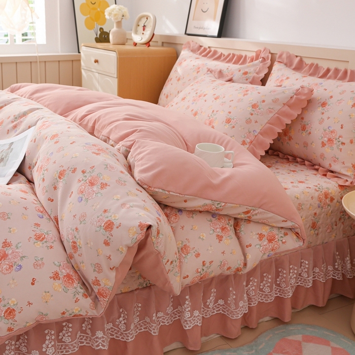 91家纺网 家纺一手货源 找家纺 铠畅  2025新款法式花边云朵棉床盖款夏被四件套 繁花