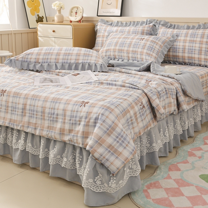 91家纺网 家纺一手货源 找家纺 铠畅  2025新款法式花边云朵棉床盖款夏被四件套 格兰情调