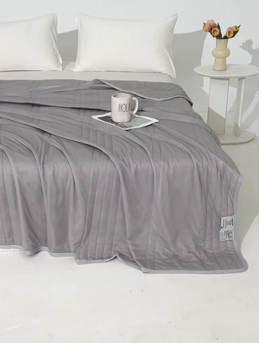 91家纺网 家纺一手货源 找家纺 梵心家纺2025新款简约冰激凌凉感丝夏被夏凉被空调被 灰色