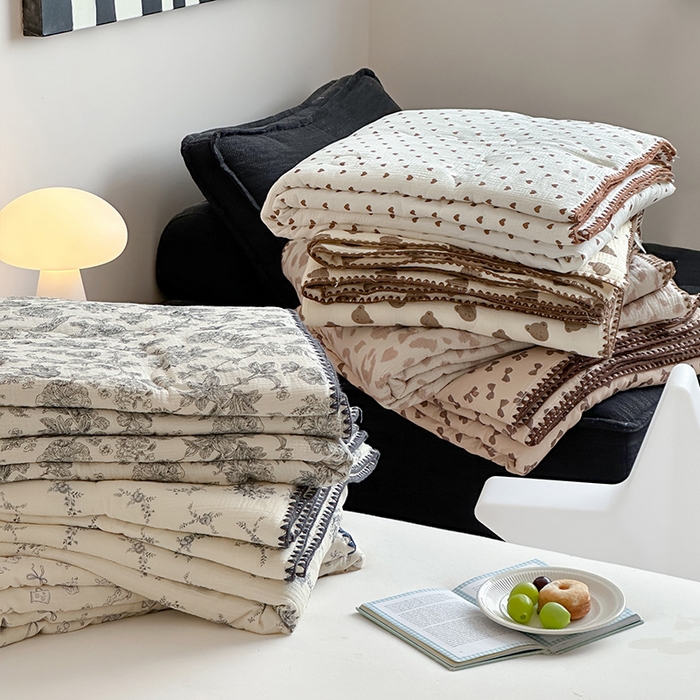 91家纺网 家纺一手货源 找家纺 （总）三朵家纺 2025春夏新款全棉纯棉双层绉绉纱三角针夏被夏凉被空调被