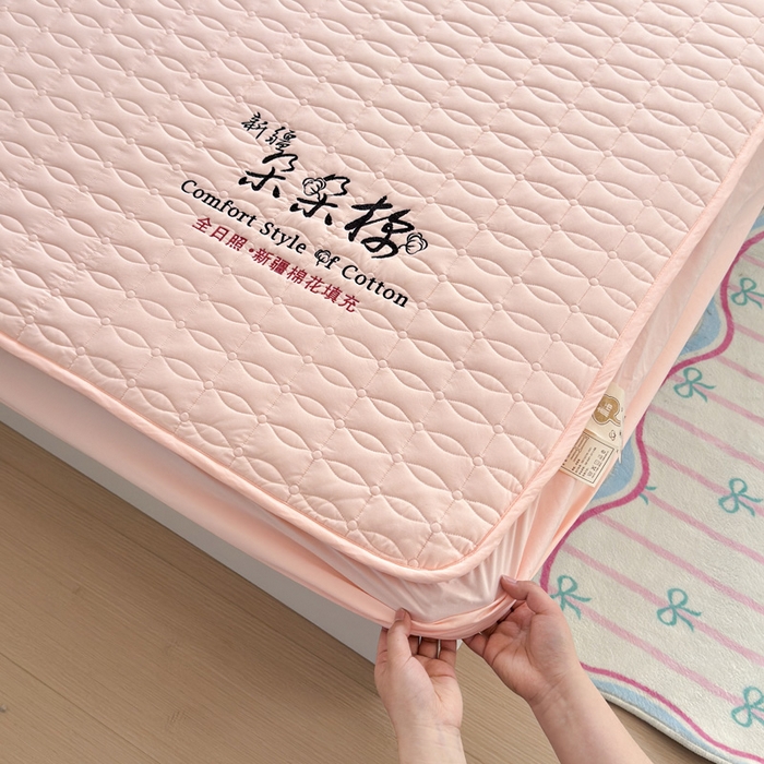 91家纺网 家纺一手货源 找家纺 云雀 2025新款A类加棉刺绣棉花床笠+盖毯 棉花床笠-玉粉