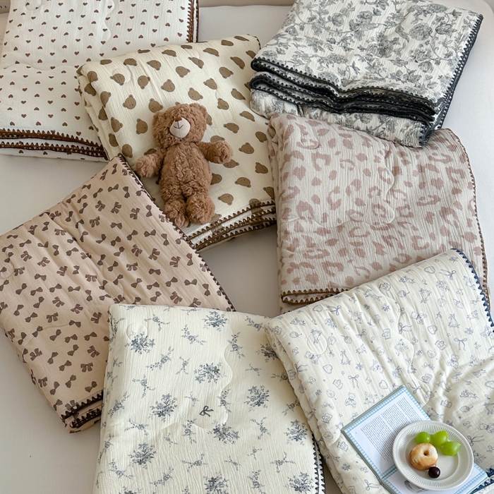 91家纺网 家纺一手货源 找家纺 （总）三朵家纺 2025春夏新款全棉纯棉双层绉绉纱三角针夏被夏凉被空调被