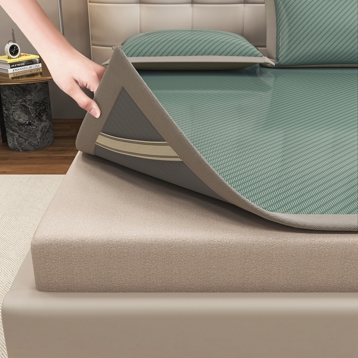 91家纺网 家纺一手货源 找家纺 欧邦 2025春夏新款水某星同款斜纹提花冰丝席三件套 凉席款-松绿