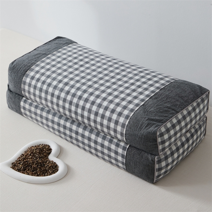 91家纺网 家纺一手货源 找家纺 大熊2025新款全棉水洗棉色织荞麦枕 宫廷荞麦枕-灰40*60*9cm