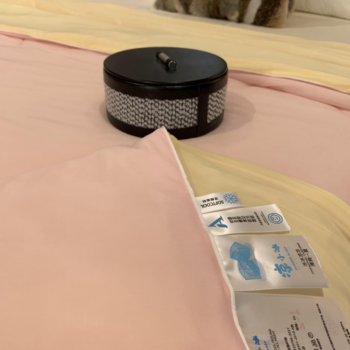 91家纺网 家纺一手货源 找家纺 奈萝家纺 2025新款A类凉感丝小凉皮夏被可机洗夏被新品空调被 蜜桃菠萝