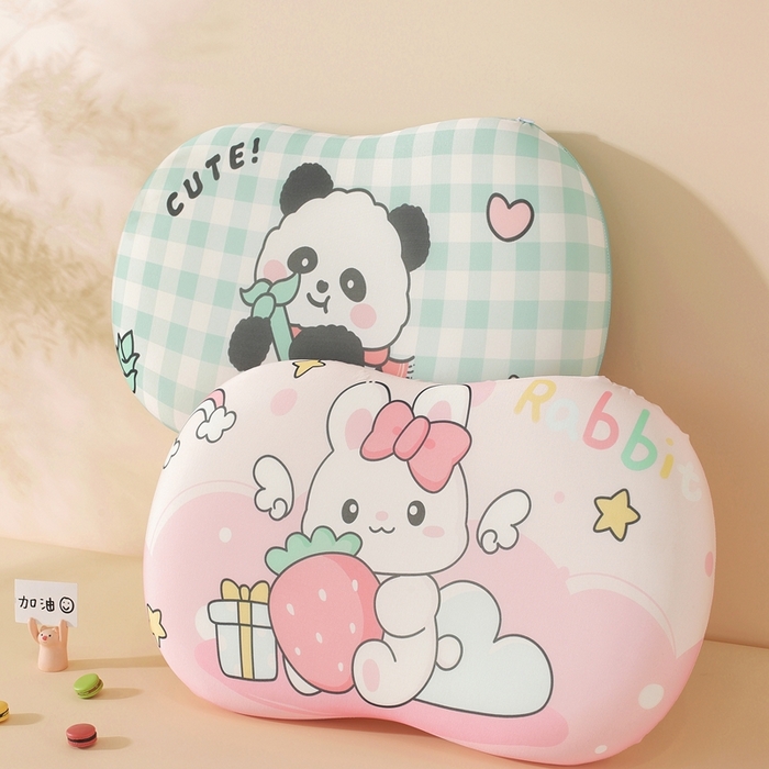 91家纺网 家纺一手货源 找家纺 温蔓2025新款冰感丝卡通印花猫肚枕 草莓玩偶粉35*55整体(记忆棉）