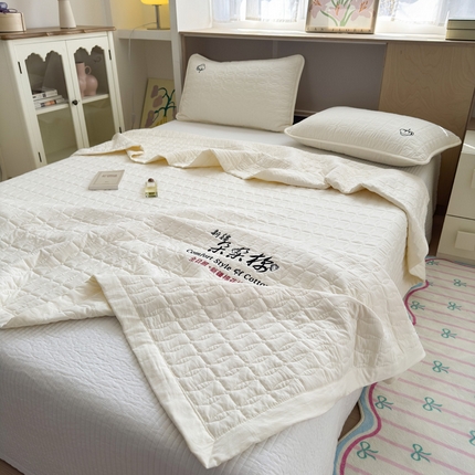 91家纺网 家纺一手货源 找家纺 （总）云雀 2025新款A类加棉刺绣棉花床笠+盖毯