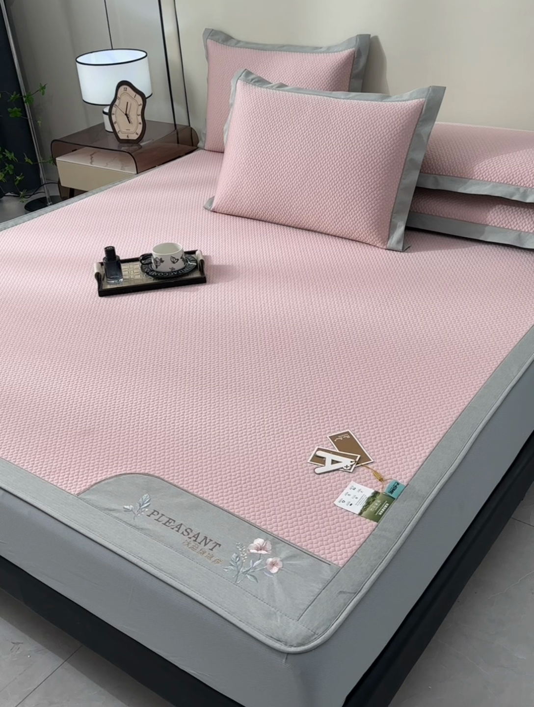 91家纺网 家纺一手货源 找家纺 小牛席业 2025新款3D按摩-鲜花清凉豆豆席系列（床笠款） 粉色