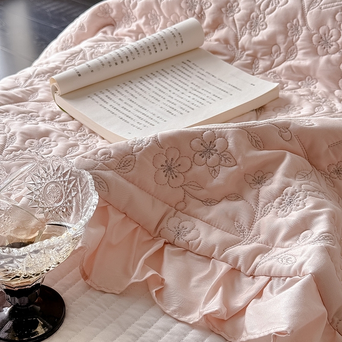 91家纺网 家纺一手货源 找家纺 佳汐蓝家纺2025春夏新品60天丝夹棉床盖多用 素客-桃喜粉