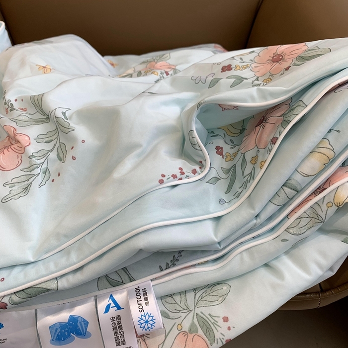 91家纺网 家纺一手货源 找家纺 奈萝家纺 2025新款A类凉感丝小凉皮夏被可机洗夏被新品空调被 夏花蓝