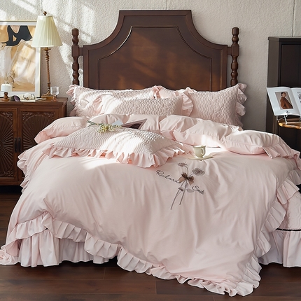 乐朵家居 2025新款 花璟枝 天丝缎 夹棉床盖四件套 嫩粉玉