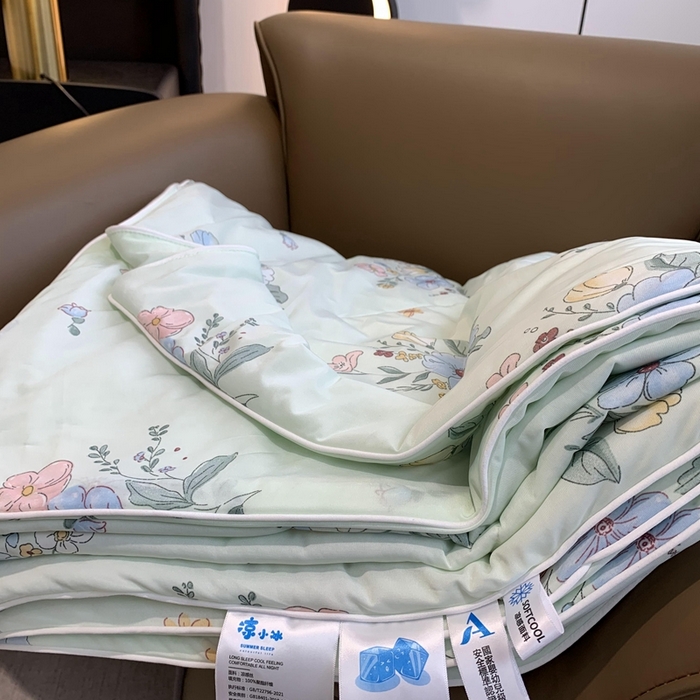 91家纺网 家纺一手货源 找家纺 奈萝家纺 2025新款A类凉感丝小凉皮夏被可机洗夏被新品空调被 夏花绿