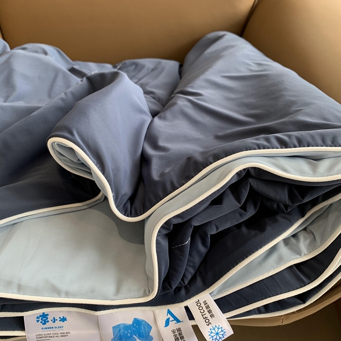 91家纺网 家纺一手货源 找家纺 奈萝家纺 2025新款A类凉感丝小凉皮夏被可机洗夏被新品空调被 亚朵蓝
