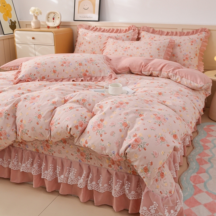 91家纺网 家纺一手货源 找家纺 铠畅  2025新款法式花边云朵棉床盖款夏被四件套 繁花