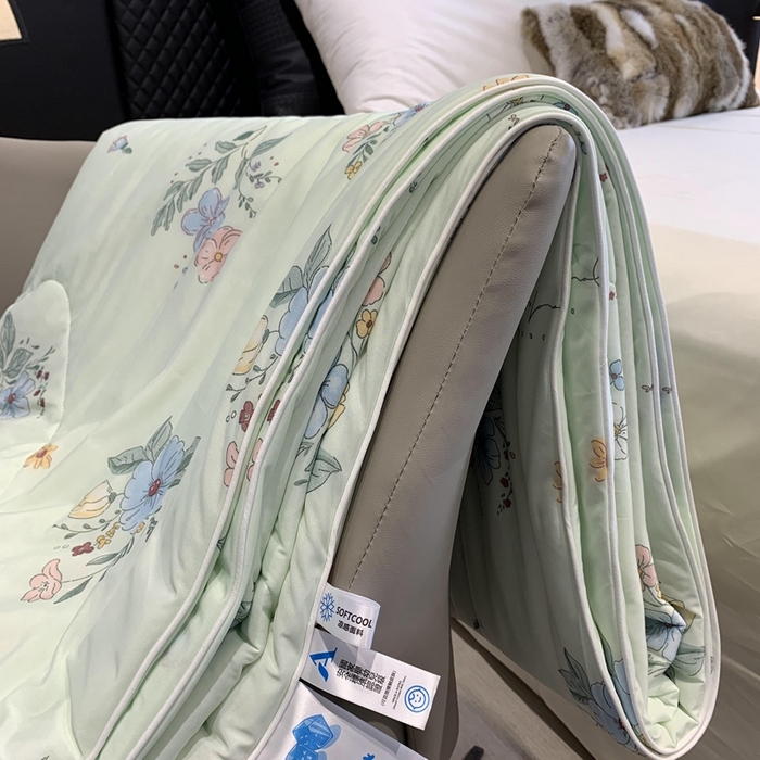 91家纺网 家纺一手货源 找家纺 奈萝家纺 2025新款A类凉感丝小凉皮夏被可机洗夏被新品空调被 夏花绿